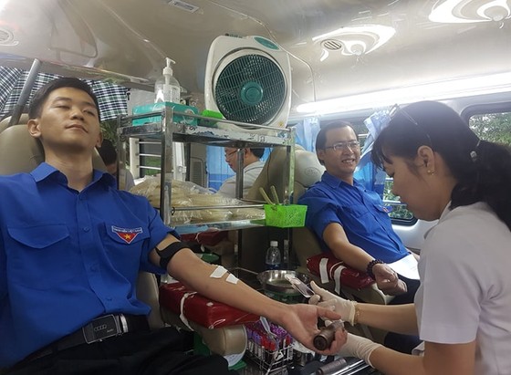 Gần 100 cán bộ, công nhân viên Công ty Fosco tham gia ngày hội hiến máu ảnh 1