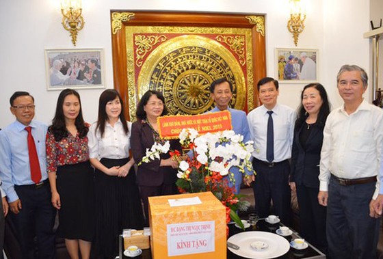 Phó Chủ tịch nước Đặng Thị Ngọc Thịnh chúc mừng Giáng sinh Hiệp sĩ Đại Thánh giá Lê Đức Thịnh ảnh 1