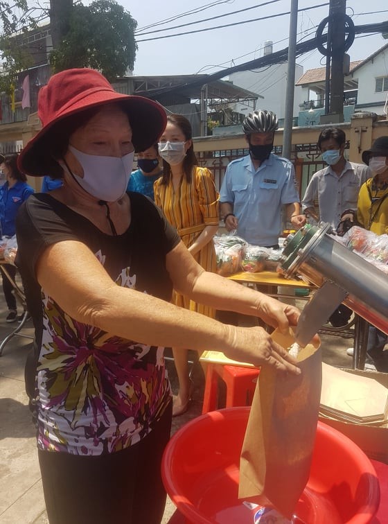 Khai trương 3 'ATM gạo' phát cho người có hoàn cảnh khó khăn ảnh 1
