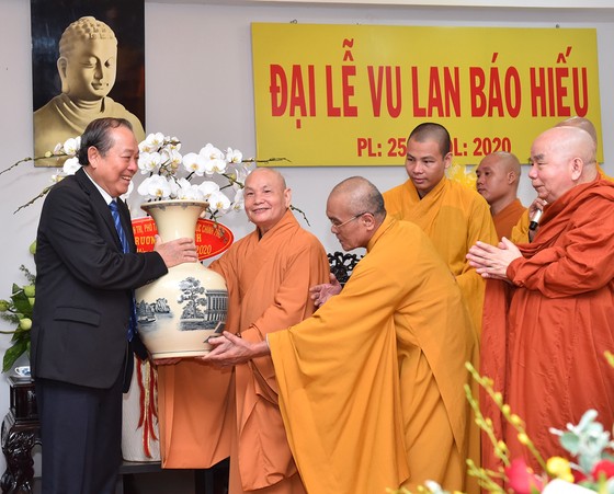 Phó Thủ tướng Thường trực Chính phủ Trương Hòa Bình thăm, chúc mừng Vu lan báo hiếu ảnh 2