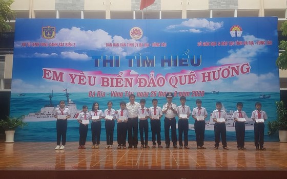 Ngày công tác dân vận Cảnh sát biển đồng hành với ngư dân ảnh 1