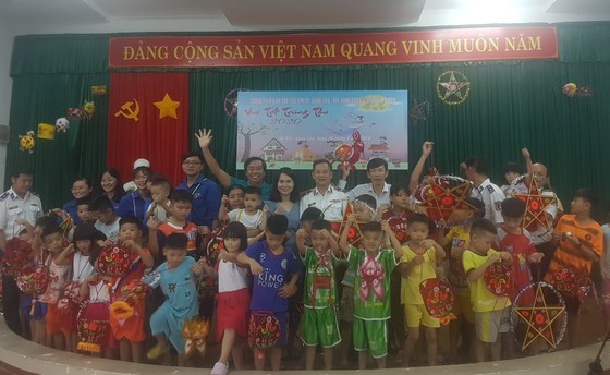 Ngày công tác dân vận Cảnh sát biển đồng hành với ngư dân ảnh 2