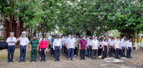 Dâng hương tưởng niệm các anh hùng, liệt sĩ, đồng bào ngã xuống trên vùng biển Tây Nam ảnh 1