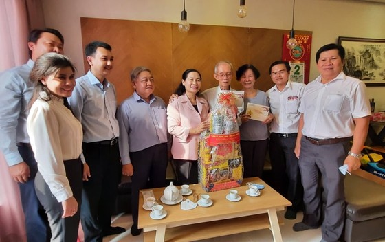 Đoàn lãnh đạo TPHCM thăm, chúc tết gia đình chính sách, hộ nghèo ảnh 3