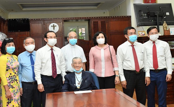 Đoàn lãnh đạo TPHCM thăm, chúc mừng năm mới các vị chức sắc tôn giáo ảnh 3
