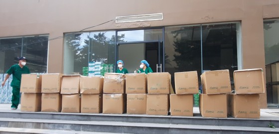 Nhiều cá nhân, doanh nghiệp hỗ trợ hơn 3 tỷ đồng trang thiết bị y tế, hàng hóa cho các cơ sở điều trị Covid-19 ảnh 1