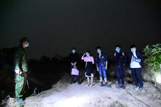 Bình Phước: Bắt giữ 5 người Trung Quốc nhập cảnh trái phép ảnh 1