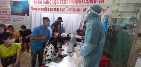 Người dân Bình Phước chủ động làm xét nghiệm SARS- CoV-2 ảnh 3