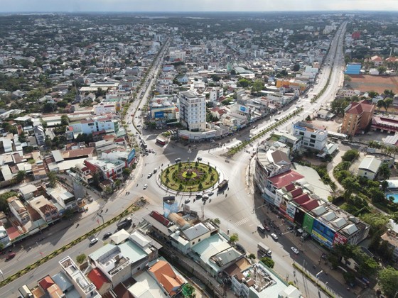 Nhiều địa phương kéo dài thời gian giãn cách xã hội ảnh 2