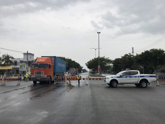 Đà Nẵng dỡ toàn bộ chốt kiểm soát y tế tại cửa ngõ ra - vào thành phố ảnh 1