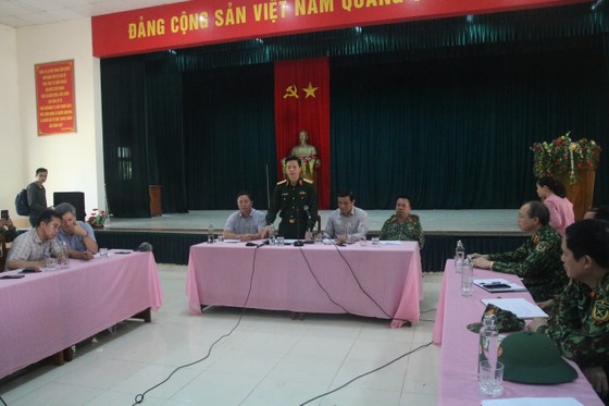 Tiếp cận hiện trường các vụ sạt lở ở Quảng Nam bằng đường bộ và đường thủy ảnh 2