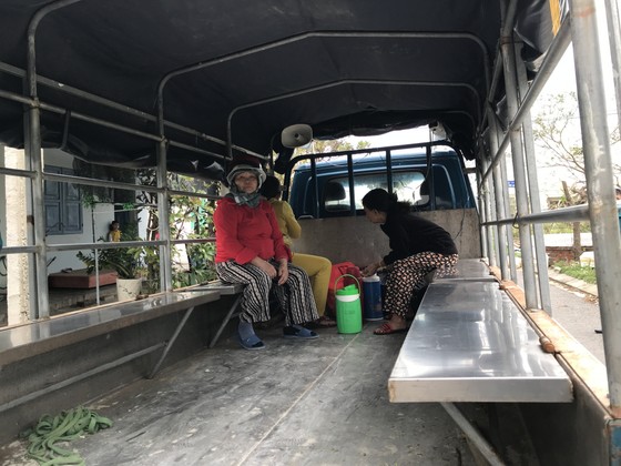 Di dời dân, chằng chống nhà cửa trước cơn bão số 13 ảnh 7