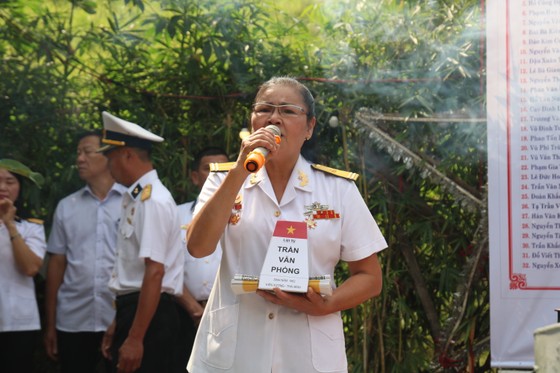 Dâng hương tưởng nhớ 64 anh hùng liệt sĩ Gạc Ma ảnh 5