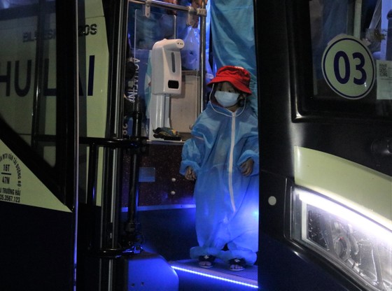 Chuyến xe đầu tiên đón người Quảng Nam từ TPHCM về quê ảnh 1