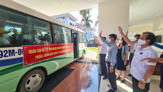Nhiều địa phương miền Trung đưa đoàn y, bác sĩ tình nguyện tham gia hỗ trợ TPHCM chống dịch Covid-19 ảnh 10