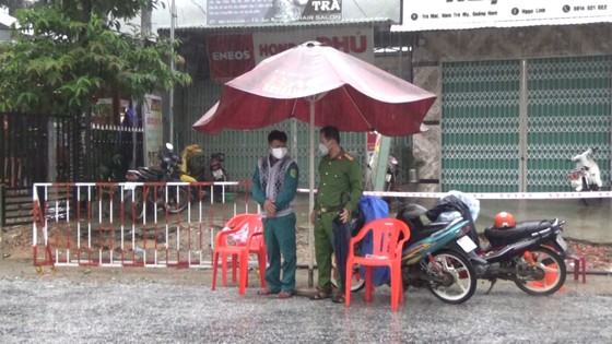 Huyện vùng cao Nam Trà My vừa 'căng mình' chống dịch vừa khắc phục thiệt hại thiên tai ảnh 2