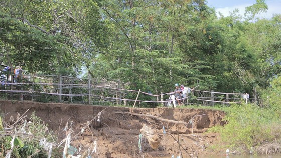 Sạt lở bủa vây ven sông Thạch Hãn, người dân thấp thỏm lo âu ảnh 2