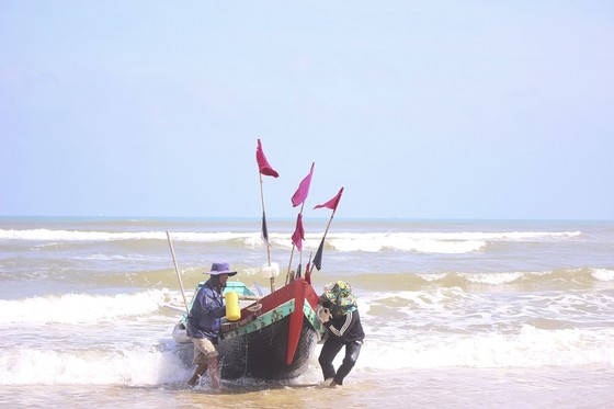 Ngư dân được mùa cá bè xước những ngày giáp tết ảnh 1