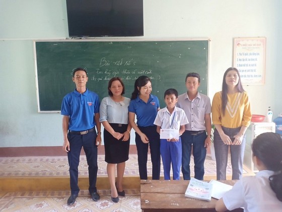 Khen thưởng 2 học sinh nhanh trí cứu bạn đuối nước ảnh 1