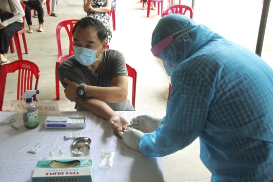 Quảng Trị: Tiến hành xét nghiệm nhanh Covid-19 cho người về từ vùng có dịch ảnh 4