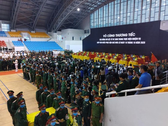 Lễ viếng và truy điệu 22 liệt sĩ Đoàn Kinh tế - Quốc phòng 337 hy sinh tại Quảng Trị ảnh 14