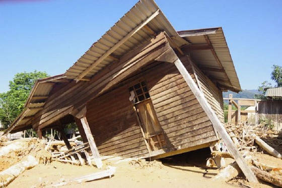 Hướng Việt tan hoang sau lũ, 2 lần tiếp tế khẩn cấp bằng trực thăng ảnh 3