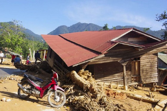 Hướng Việt tan hoang sau lũ, 2 lần tiếp tế khẩn cấp bằng trực thăng ảnh 5