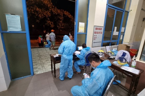 400 người Quảng Trị đang ở TPHCM sẽ được đưa về quê bằng tàu hỏa ảnh 1