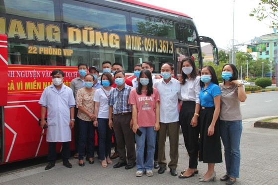 Quảng Trị: 35 bác sĩ, nhân viên y tế lên đường hỗ trợ Bình Dương chống dịch ảnh 4