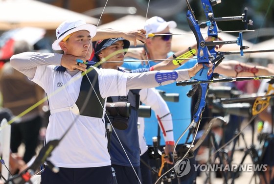 Nam sinh cấp 3 đánh bại kỷ lục gia thế giới trong ngày ra mắt Olympic ảnh 1