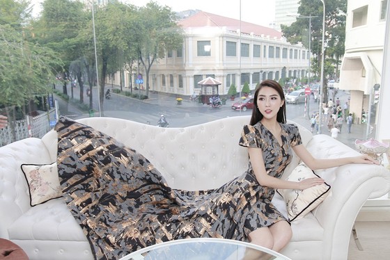 Tường Linh mang hơn 50 bộ trang phục đến Miss Intercontinental 2017 ảnh 1