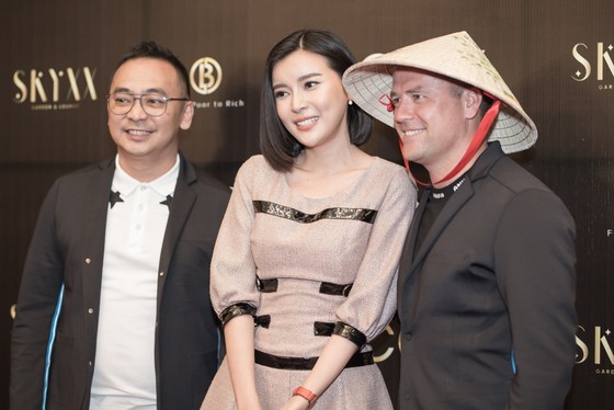 Thần đồng bóng đá Michael Owen đến TPHCM ảnh 1