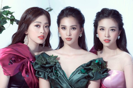 Tiểu Vy, Phương Nga, Thúy An hóa thân thành nữ thần nho trong bộ ảnh mới ảnh 1