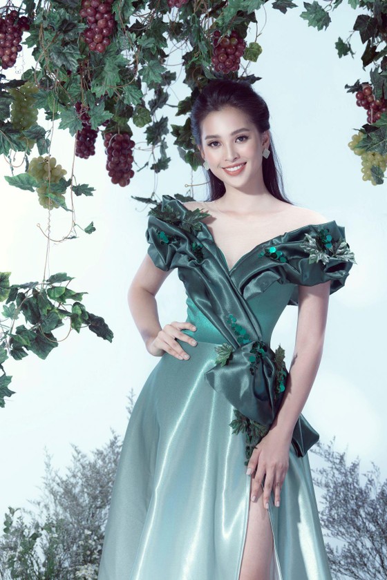 Tiểu Vy, Phương Nga, Thúy An hóa thân thành nữ thần nho trong bộ ảnh mới ảnh 2