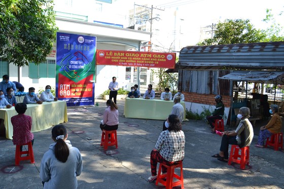 Hậu Giang, Bến Tre đưa nhiều "ATM gạo" hỗ trợ người dân khó khăn ảnh 1