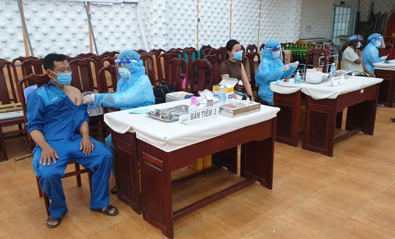 Hậu Giang: Phấn đấu trong 1 tuần tiêm vaccine Covid-19 bao phủ dân số từ 18 tuổi trở lên ảnh 1
