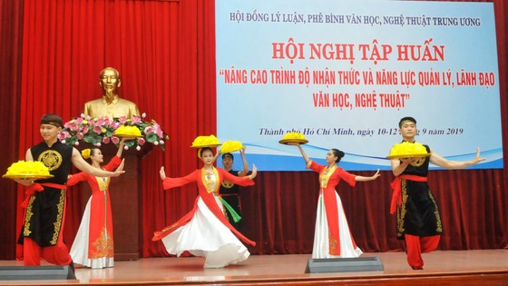 Khai mạc hội nghị tập huấn nâng cao nhận thức và năng lực quản lý văn học nghệ thuật ảnh 1