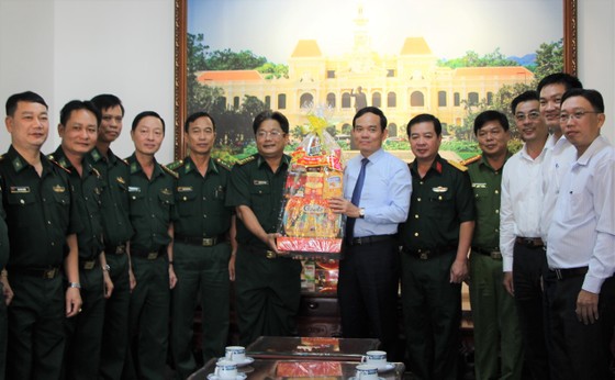 Lãnh đạo TPHCM thăm, chúc Tết các đơn vị, cá nhân ảnh 1
