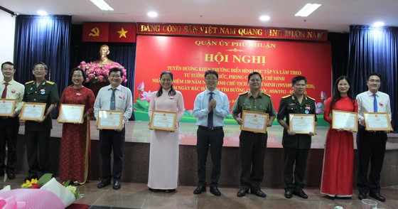Quận Phú Nhuận báo công dâng Bác và tuyên dương điển hình học Bác ảnh 1