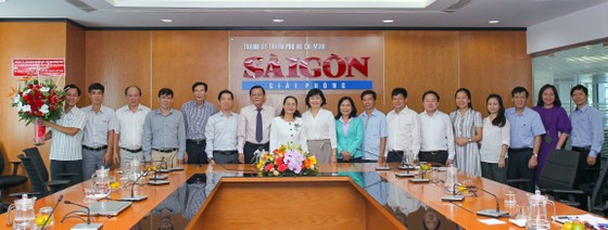 Lãnh đạo TPHCM thăm Báo SGGP và các cơ quan báo chí ảnh 3