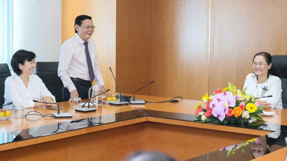 Lãnh đạo TPHCM thăm Báo SGGP và các cơ quan báo chí ảnh 2