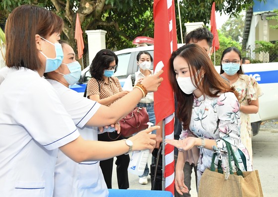 Cử tri TPHCM bỏ phiếu chọn đại biểu Quốc hội và đại biểu HĐND các cấp ảnh 1
