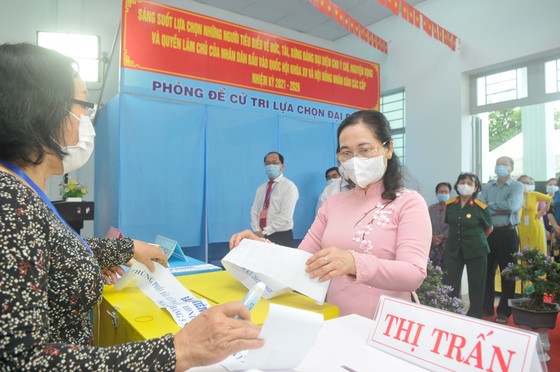 Cử tri TPHCM bỏ phiếu chọn đại biểu Quốc hội và đại biểu HĐND các cấp ảnh 20