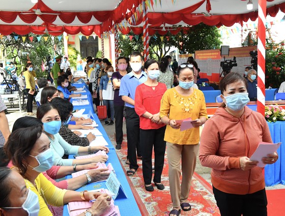 Cử tri TPHCM bỏ phiếu chọn đại biểu Quốc hội và đại biểu HĐND các cấp ảnh 4
