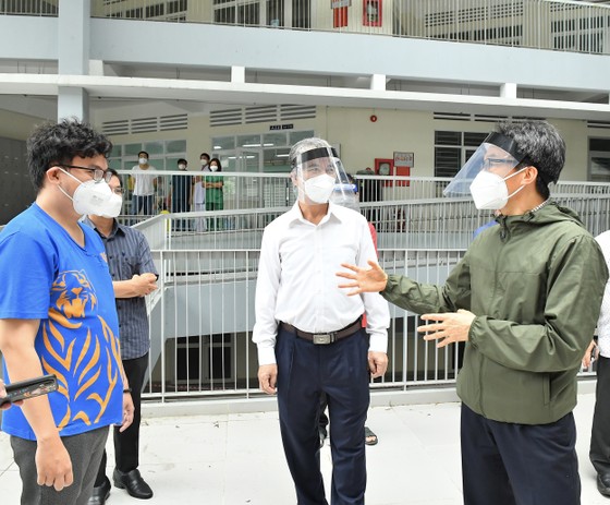 Phó Thủ tướng Vũ Đức Đam yêu cầu: Cách ly nghiêm ngặt, tránh 'bên ngoài giăng dây, bên trong lỏng lẻo' ảnh 6