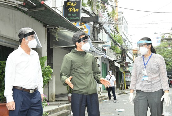 Phó Thủ tướng Vũ Đức Đam yêu cầu: Cách ly nghiêm ngặt, tránh 'bên ngoài giăng dây, bên trong lỏng lẻo' ảnh 4