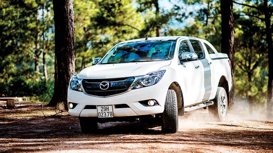 Mazda BT-50 có giá mới: Giảm đến 60 triệu đồng ảnh 1