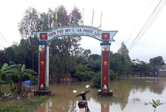 Bình Định - Phú Yên: Mưa lũ tiếp tục hoành hành, nhiều địa phương chìm trong “biển lũ“ ảnh 5