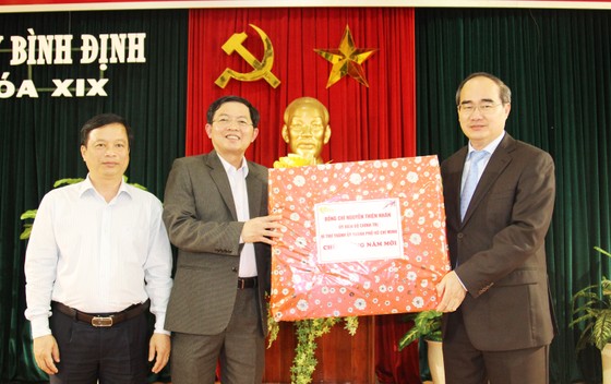 Đồng chí Nguyễn Thiện Nhân thăm, chúc Tết tỉnh Bình Định ảnh 7