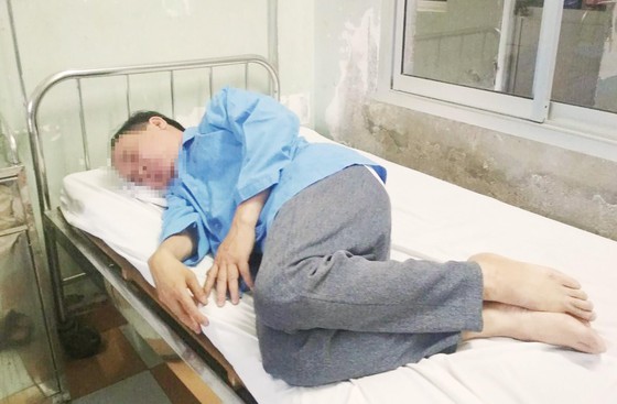 Bác sĩ đánh nhân viên điều dưỡng ngay tại nơi làm việc ảnh 1